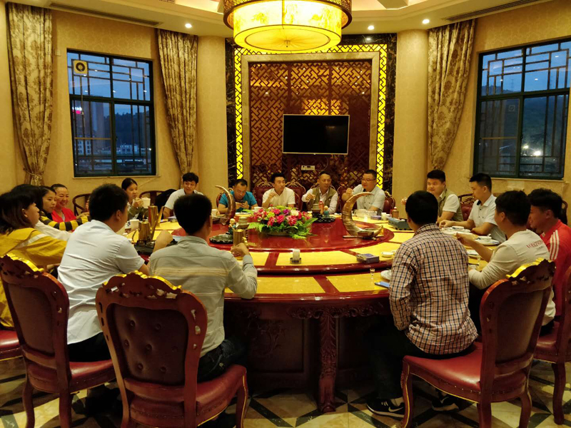 齊心協(xié)力，為公司的未來(lái)再創(chuàng)輝煌！